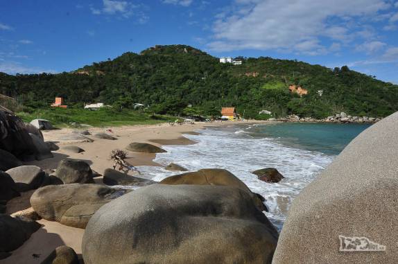 A isolada praia da Tainha, em Bombinhas, litoral de Santa Catarina